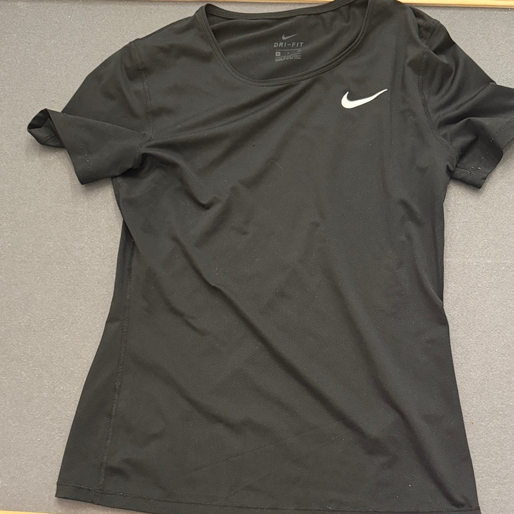 Nike Women's Black Short Sleeve Tee